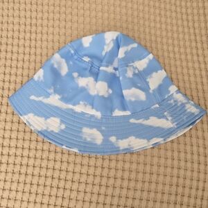 Blue and White Cloud Pattern Bucket Hat